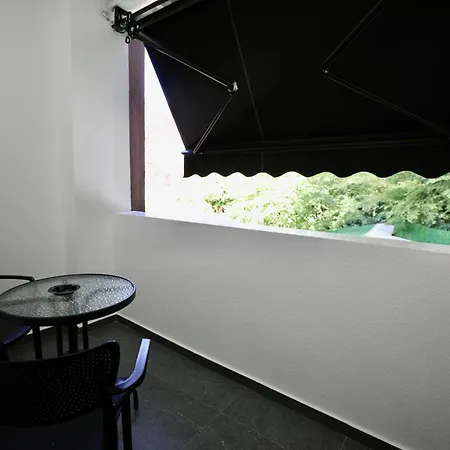 Bed & Breakfast Andorini Finiq